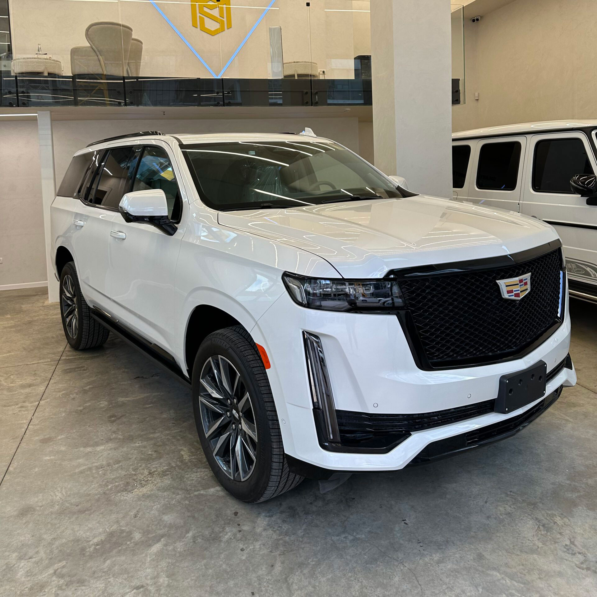 ESCALADE-PREMIUM-LUXURY